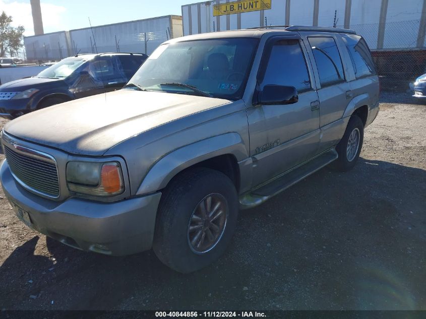 1999 Cadillac Escalade Standard VIN: 1GYEK13RXXR417402 Lot: 40844856