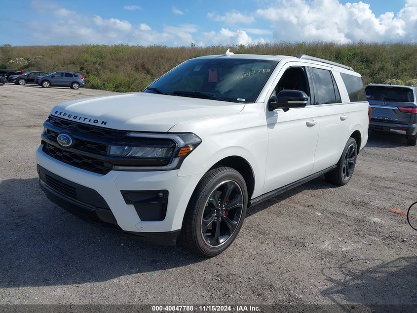Image 2 of 2022 Ford Expedition  salvage vehicle - Lot #40847788 at IAAI