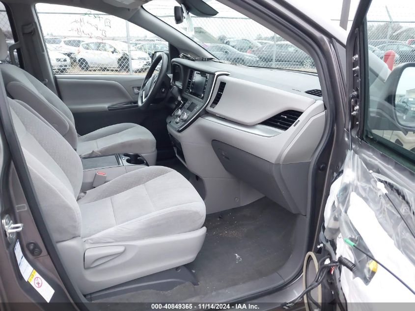 VIN 5TDJZ3DCXJS189853 2018 TOYOTA SIENNA no.5