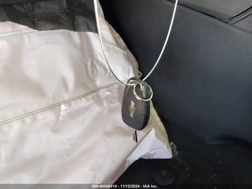 2019 CHEVROLET CRUZE VIN: 3G1BE6SM2KS576173