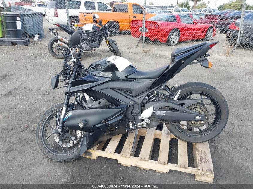 VIN MH3RH18Y3PK010957 2023 YAMAHA YZFR3 A