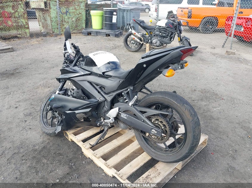VIN MH3RH18Y3PK010957 2023 YAMAHA YZFR3 A