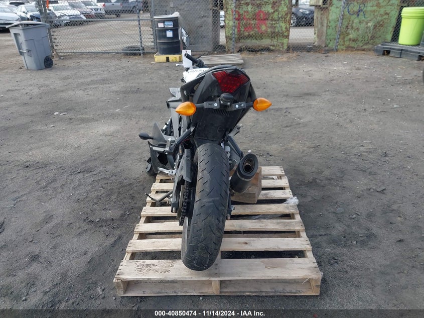 VIN MH3RH18Y3PK010957 2023 YAMAHA YZFR3 A