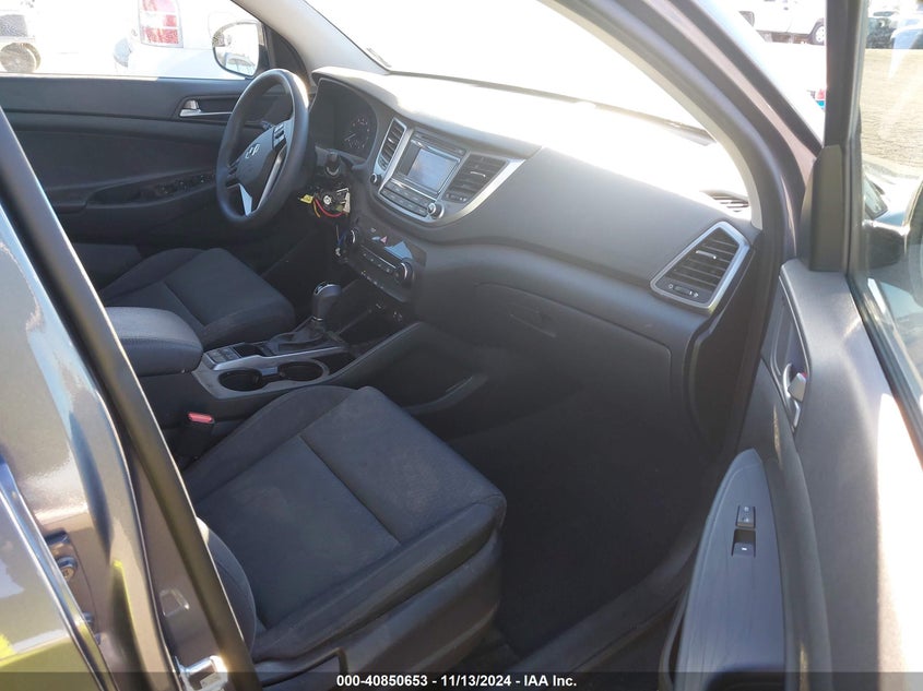 2017 HYUNDAI TUCSON SE - KM8J33A45HU487131