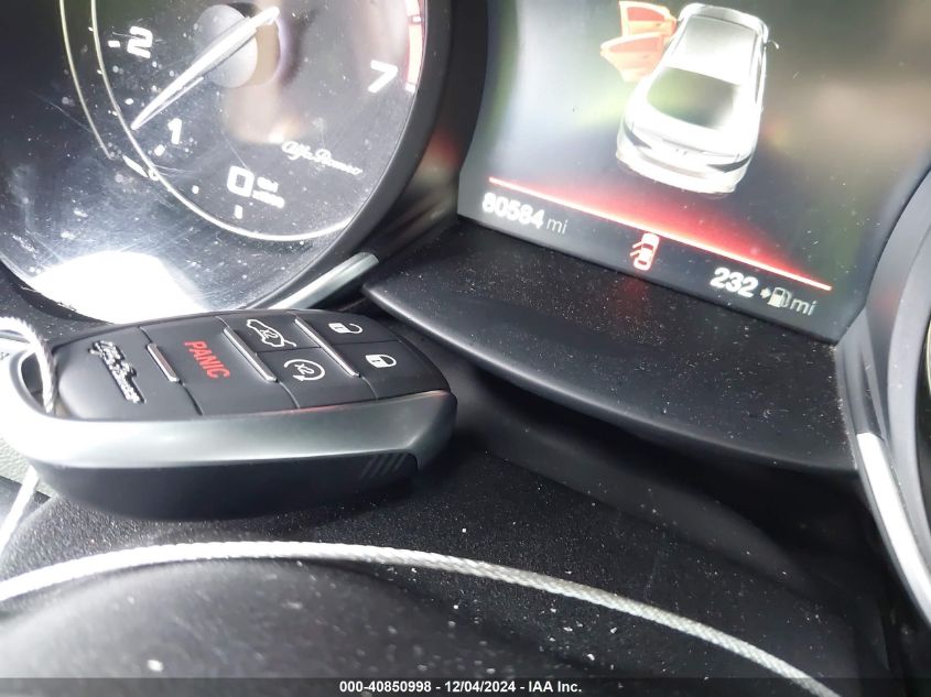 2017 Alfa Romeo Giulia Ti Awd VIN: ZARFAEEN3H7558796 Lot: 40850998