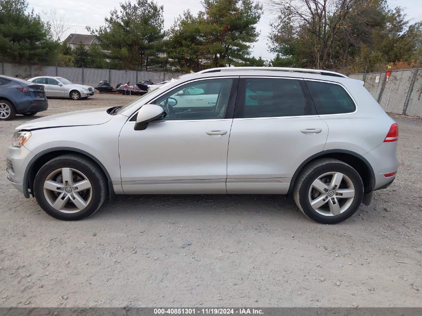 2014 Volkswagen Touareg 3.6L Lux VIN: WVGEF9BP2ED009779 Lot: 40851301