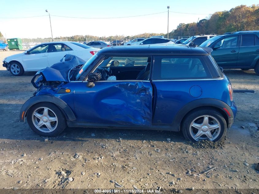 2007 Mini Cooper VIN: WMWMF33537TU60042 Lot: 40851341