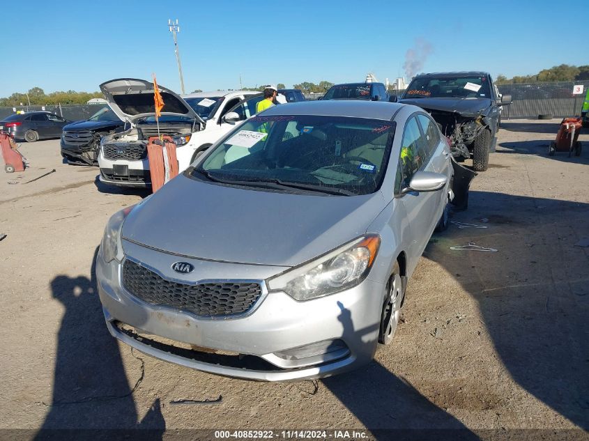 VIN KNAFK4A61F5338580 2015 KIA FORTE no.2