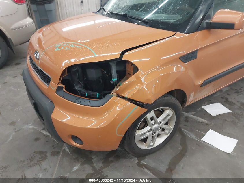 2011 Kia Soul + VIN: KNDJT2A21B7199979 Lot: 40853242