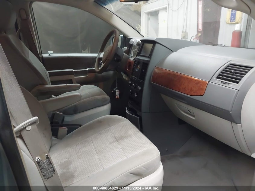 2008 CHRYSLER TOWN & COUNTRY VIN: 2A8HR44HX8R604973