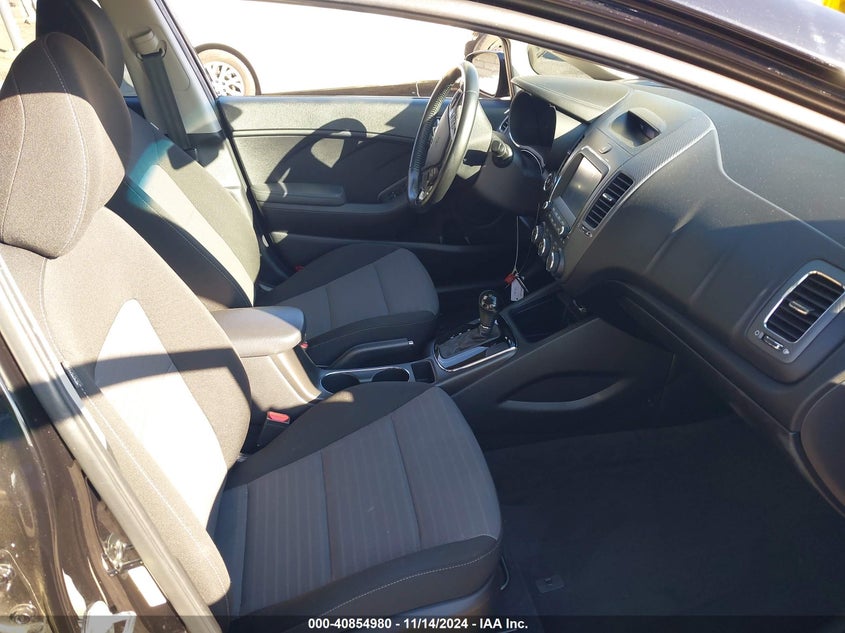 2018 KIA FORTE VIN: 3KPFL4A71JE218204