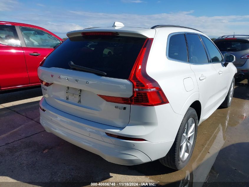 VIN YV4L12RKXN1047285 2022 Volvo XC60, B5 Momentum no.4