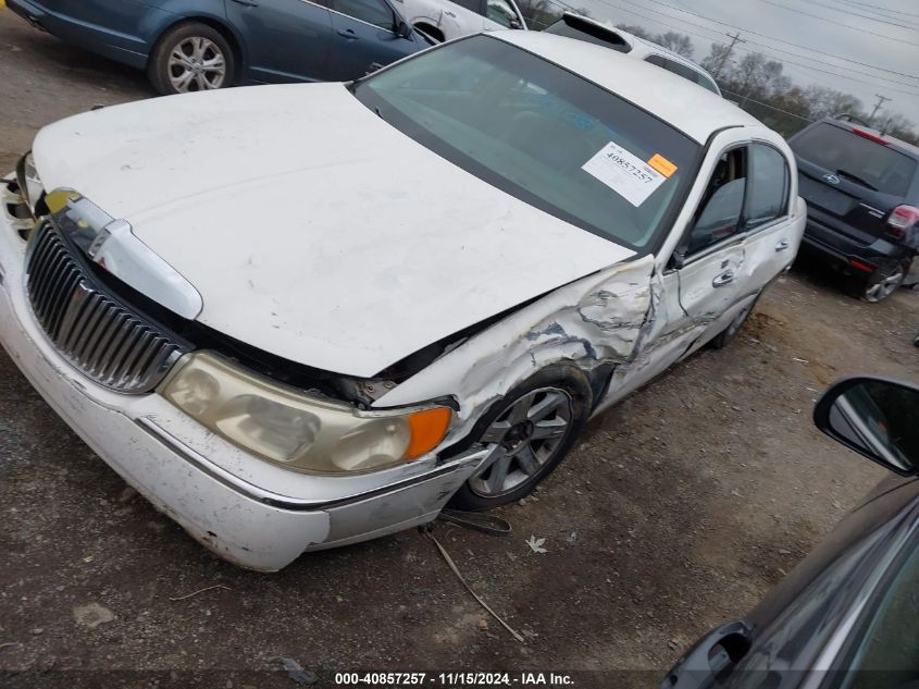 2000 Lincoln Town Car Executive VIN: 1LNHM81W0YY815963 Lot: 40857257