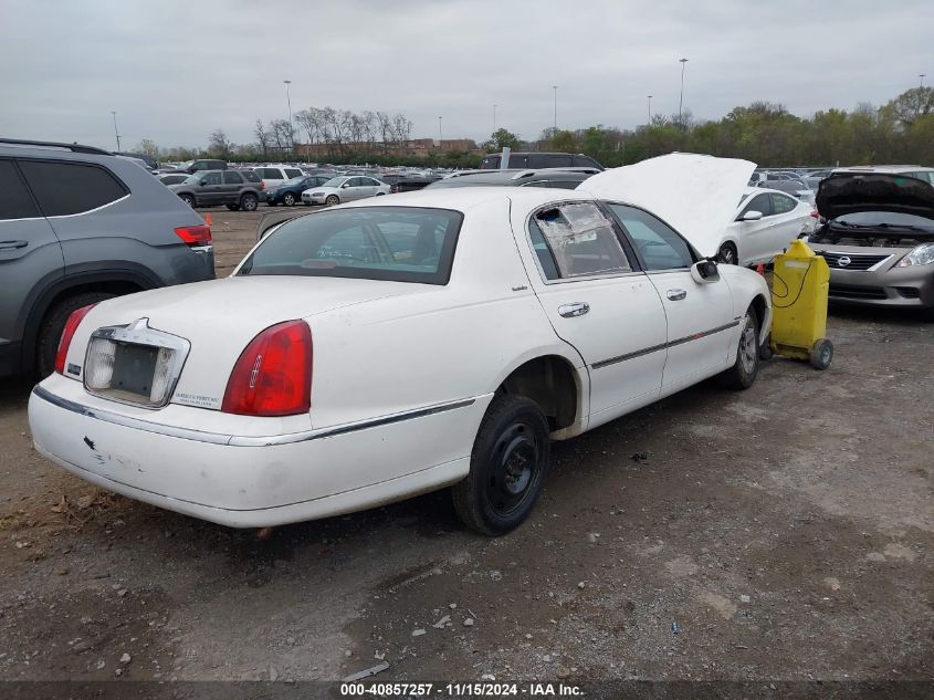 2000 Lincoln Town Car Executive VIN: 1LNHM81W0YY815963 Lot: 40857257