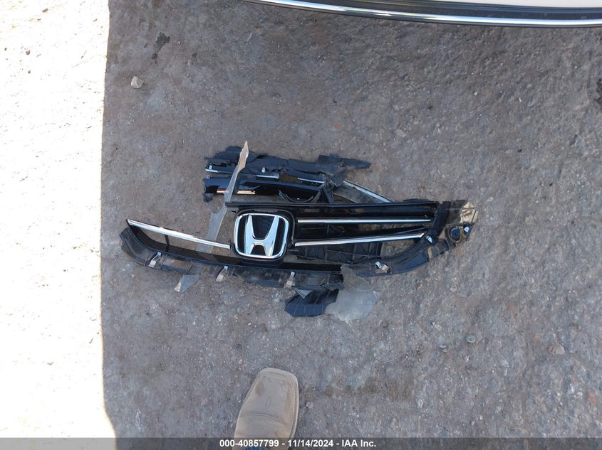 2013 HONDA ACCORD VIN: 1HGCR3F86DA002158