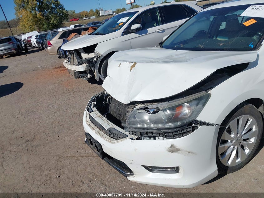 2013 HONDA ACCORD VIN: 1HGCR3F86DA002158