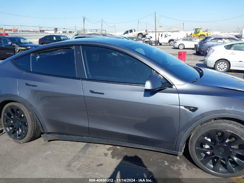 2022 Tesla Model Y Long Range Dual Motor All-Wheel Drive VIN: 7SAYGDEE2NF392307 Lot: 40858312