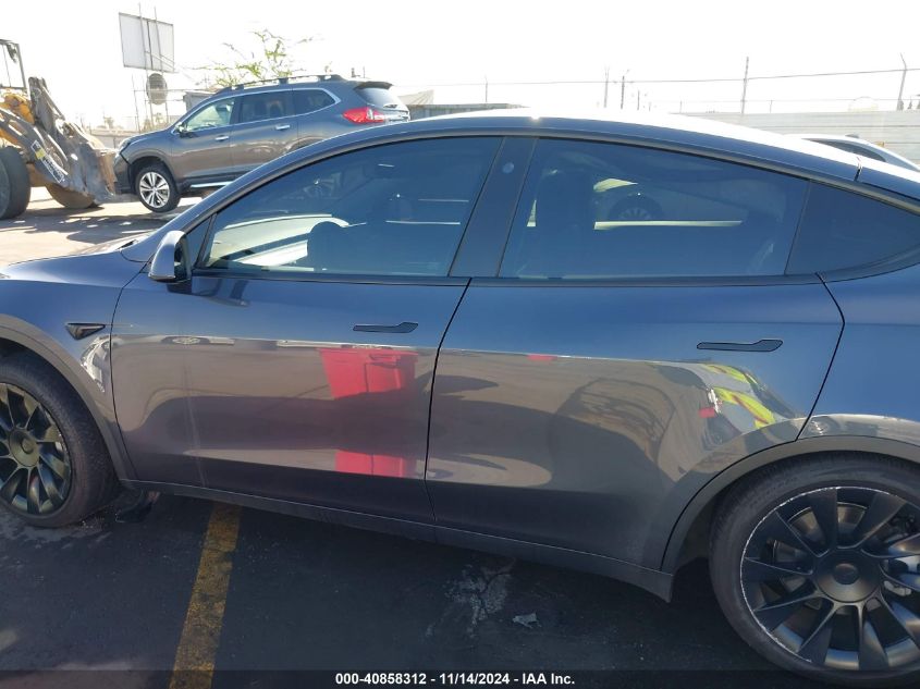 2022 Tesla Model Y Long Range Dual Motor All-Wheel Drive VIN: 7SAYGDEE2NF392307 Lot: 40858312