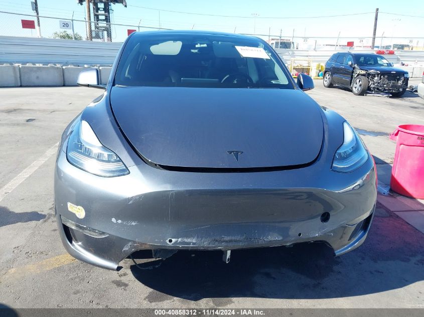 2022 Tesla Model Y Long Range Dual Motor All-Wheel Drive VIN: 7SAYGDEE2NF392307 Lot: 40858312