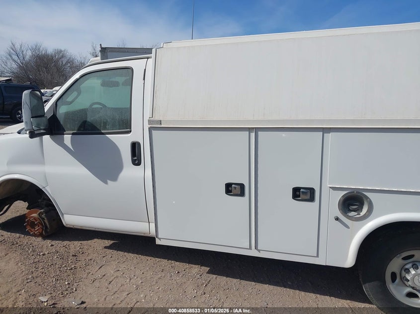 2017 Chevrolet Express Cutaway Work Van VIN: 1GB0GRFG0H1205168 Lot: 40858533