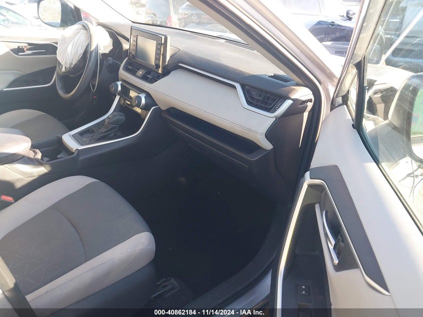 VIN 2T3W1RFV5KC027760 2019 TOYOTA RAV4 XLE