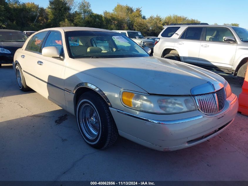 1999 Lincoln Town Car Cartier VIN: 1LNHM83W0XY687722 Lot: 40862856