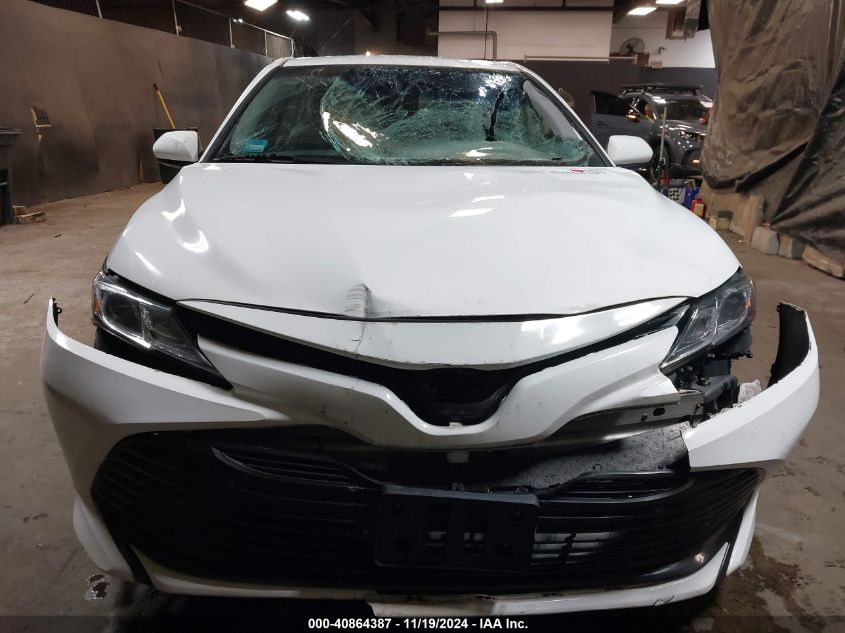 2018 Toyota Camry Le VIN: 4T1B11HK2JU113889 Lot: 40864387