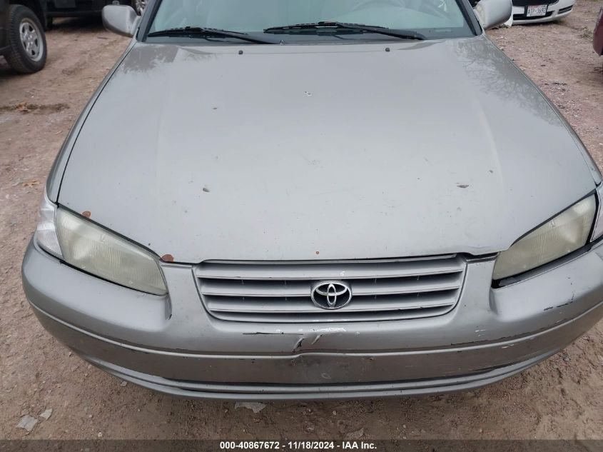 1998 Toyota Camry Le VIN: 4T1BG28K9WU222555 Lot: 40867672