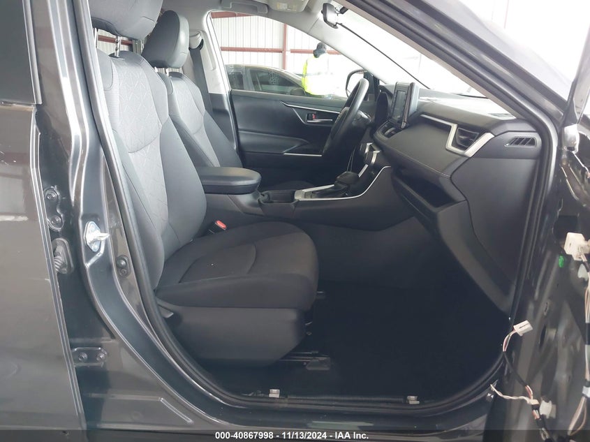 2019 TOYOTA RAV4 XLE VIN: 2T3W1RFV5KW042046