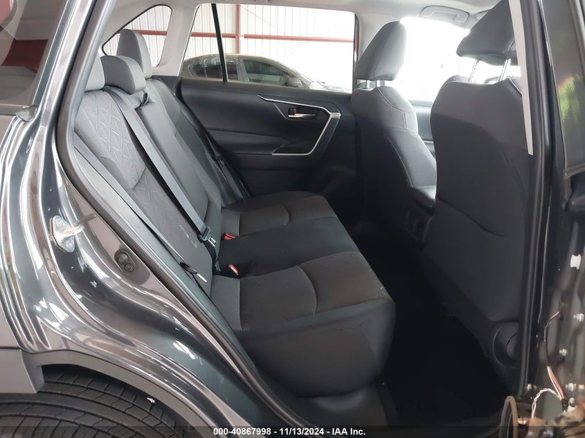 2019 TOYOTA RAV4 XLE VIN: 2T3W1RFV5KW042046