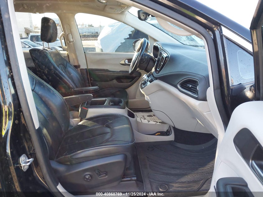 2018 CHRYSLER PACIFICA LIMITED - 2C4RC1GG3JR338300