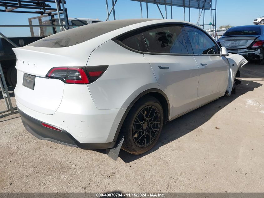 VIN 7SAYGDEE8NF450405 2022 TESLA MODEL Y no.4