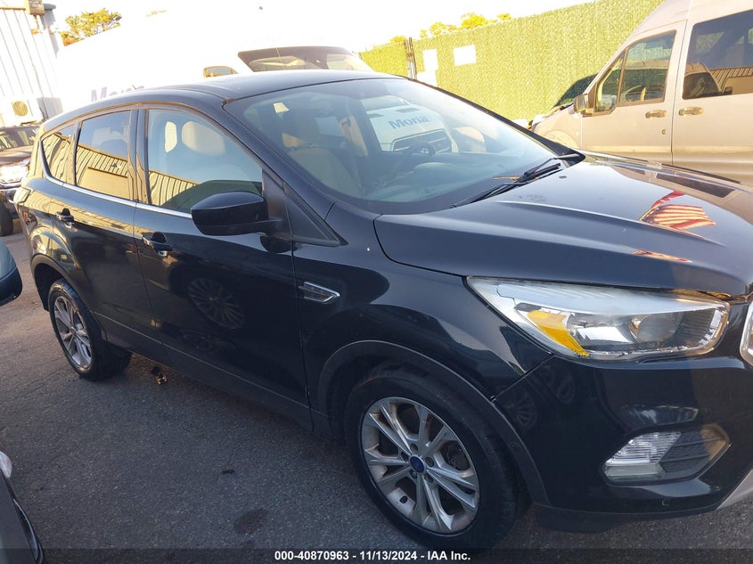 VIN 1FMCU9G97HUB33980 2017 FORD ESCAPE SE