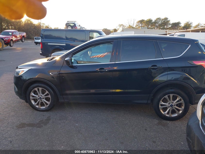 VIN 1FMCU9G97HUB33980 2017 FORD ESCAPE SE
