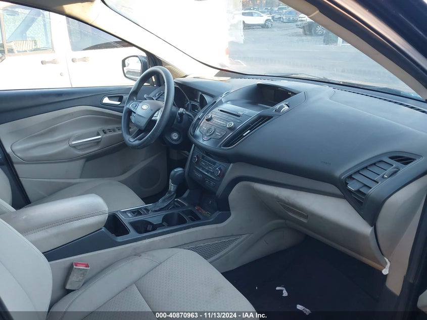 VIN 1FMCU9G97HUB33980 2017 FORD ESCAPE SE