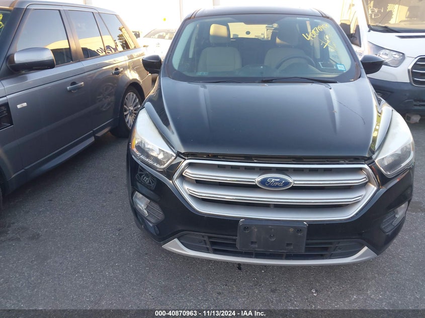 VIN 1FMCU9G97HUB33980 2017 FORD ESCAPE SE