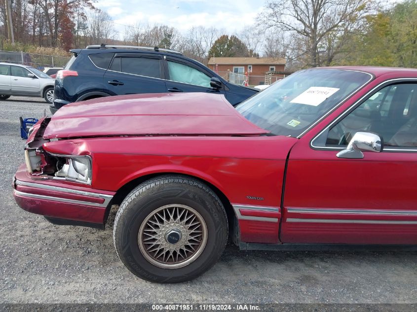 1994 Lincoln Town Car Signature/Tournament VIN: 1LNLM82W8RY643028 Lot: 40871951