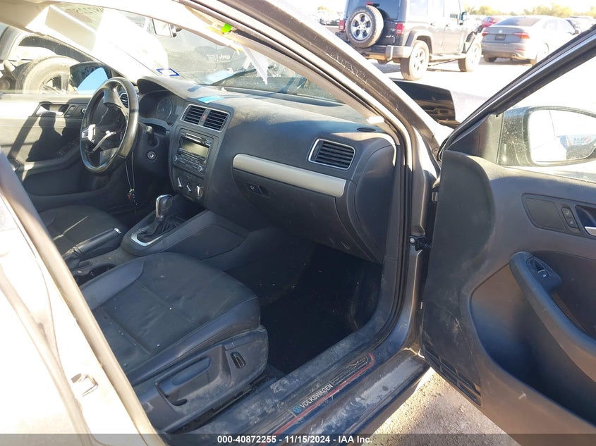 2013 VOLKSWAGEN JETTA VIN: 3VWDX7AJXDM311402