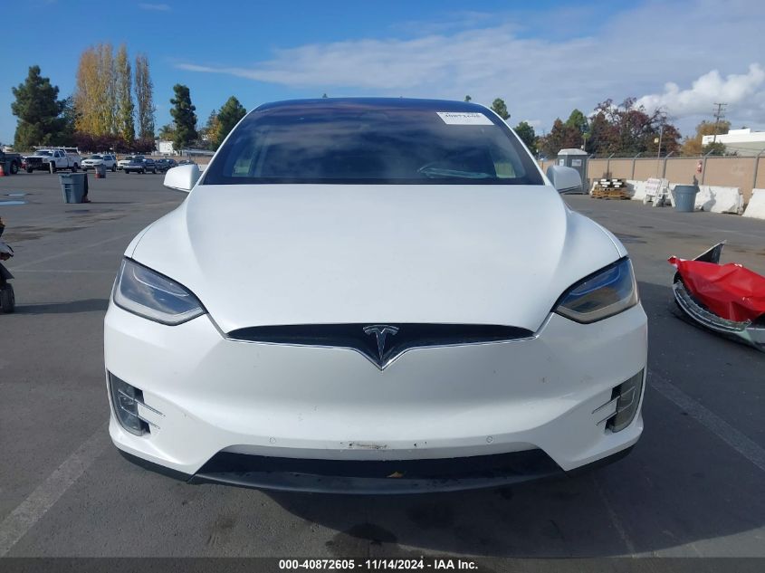 2018 Tesla Model X 100D/75D/P100D VIN: 5YJXCAE29JF111977 Lot: 40872605