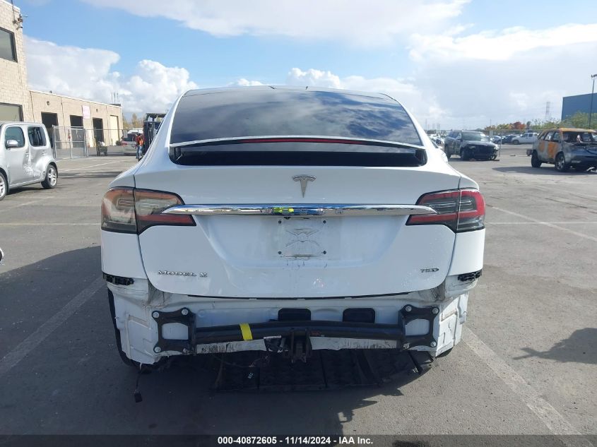 2018 Tesla Model X 100D/75D/P100D VIN: 5YJXCAE29JF111977 Lot: 40872605