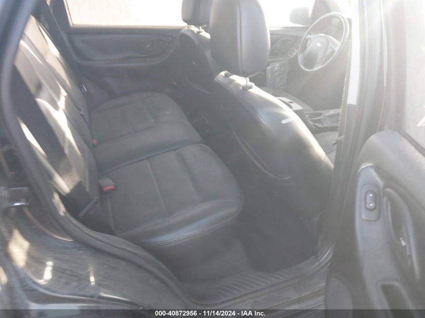 2005 Ford Escape Limited VIN: 1FMCU94155KB84982 Lot: 40872956