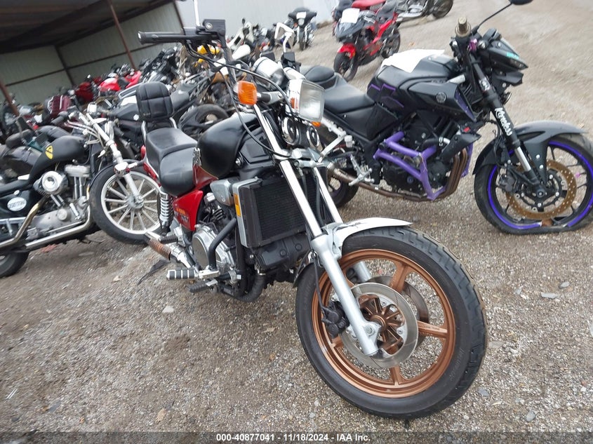 JH2RC2100GM201111 HONDA VF700 Photo 1