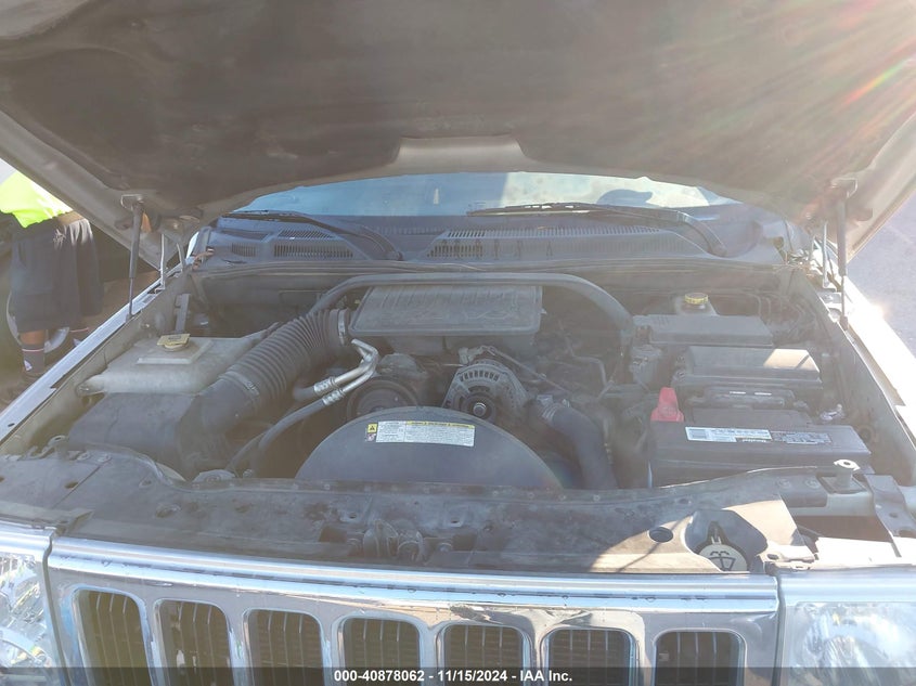 2008 Jeep Commander Sport VIN: 1J8HH48K48C213531 Lot: 40878062