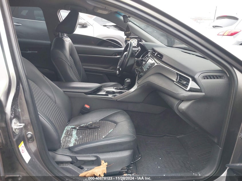 2018 TOYOTA CAMRY VIN: 4T1B11HK9JU564480