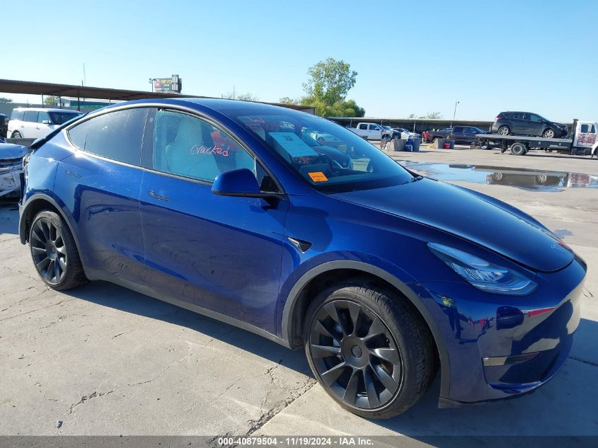 2022 Tesla Model Y Long Range Dual Motor All-Wheel Drive VIN: 7SAYGDEE4NF313705 Lot: 40879504