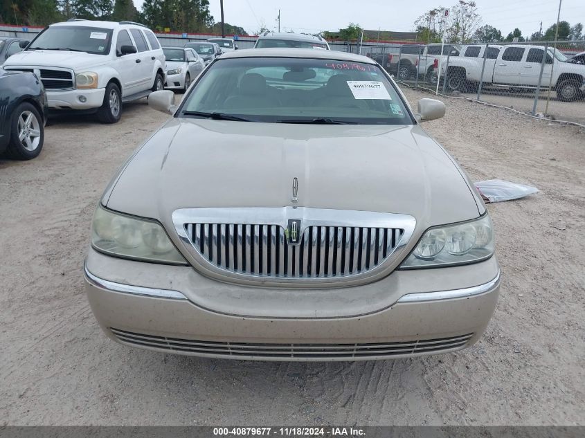 2005 Lincoln Town Car Signature Limited VIN: 1LNHM82W85Y606206 Lot: 40879677