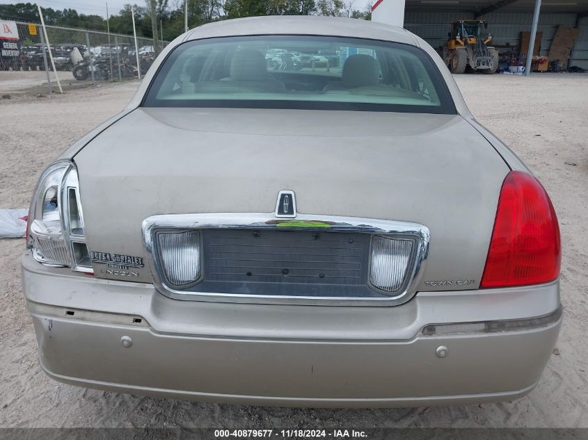 2005 Lincoln Town Car Signature Limited VIN: 1LNHM82W85Y606206 Lot: 40879677