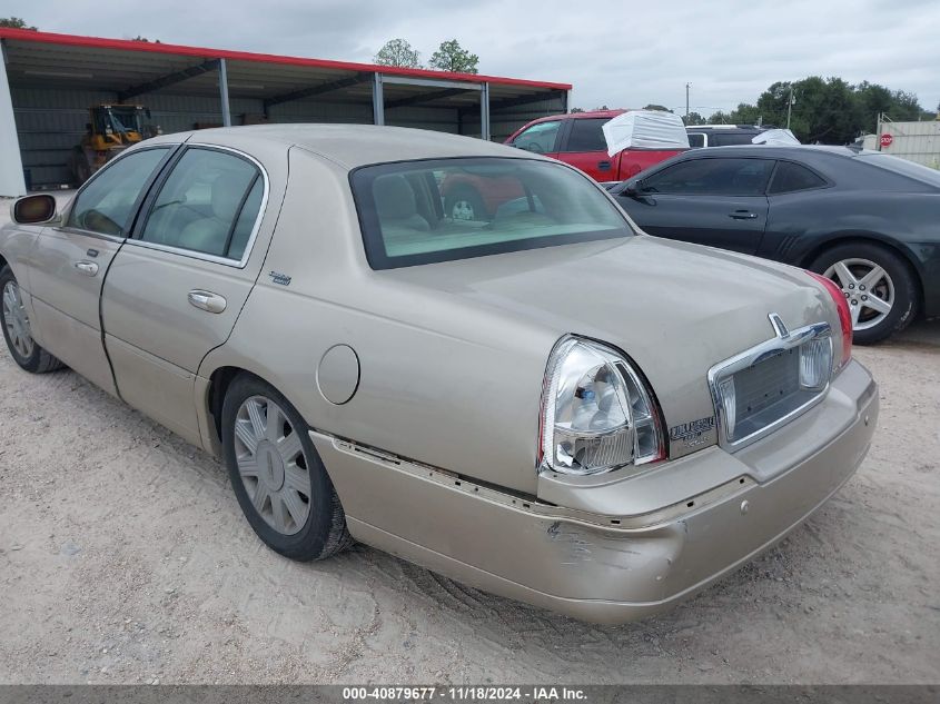 2005 Lincoln Town Car Signature Limited VIN: 1LNHM82W85Y606206 Lot: 40879677