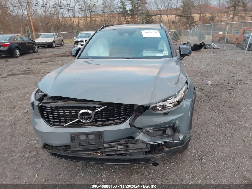 2021 Volvo Xc40 T5 R-Design VIN: YV4162UM6M2494402 Lot: 40880168