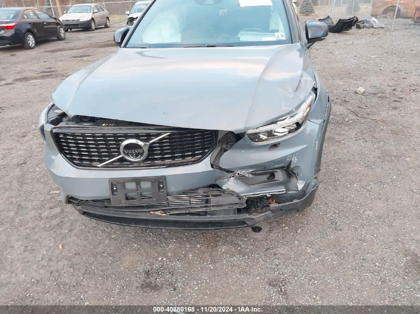 2021 Volvo Xc40 T5 R-Design VIN: YV4162UM6M2494402 Lot: 40880168